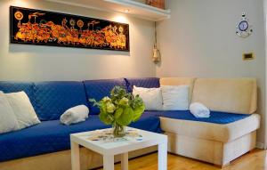 2 Bedroom Cozy Apartment In Rovinj