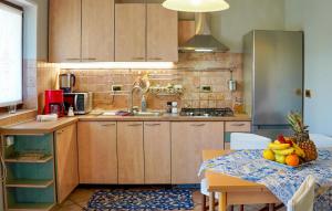 2 Bedroom Cozy Apartment In Rovinj 