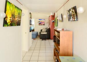 Relax at Artists Secret Garden, KOI Pond & Jacuzzi, 4 BIG groups