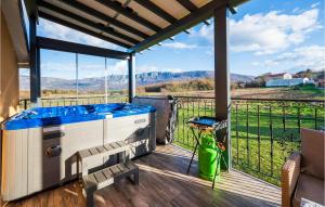 Amazing Apartment In Krsan With Wifi 