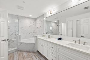 Fun In The Sun! Crescent at Miramar - Gulf Front+Beach Chairs