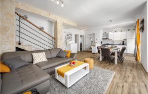 Beautiful Home In Nedescina 