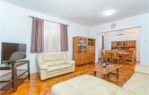 Nice Apartment In Malinska With Wifi