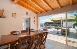 Cozy Home In Milna With Wifi