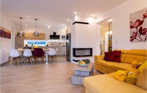 Cozy Home In Klimno With Wifi 