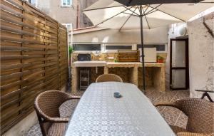 1 Bedroom Stunning Apartment In Cres