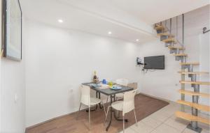 1 Bedroom Stunning Apartment In Cres 