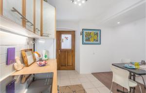 1 Bedroom Stunning Apartment In Cres 