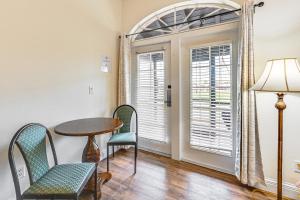 Naples Hideaway with Resort Amenities and Porch!