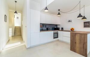 3 Bedroom Beautiful Home In Njivice 