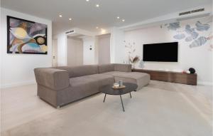 Cozy Apartment In Malinska With Kitchen