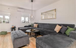 4 Bedroom Lovely Home In Bribir