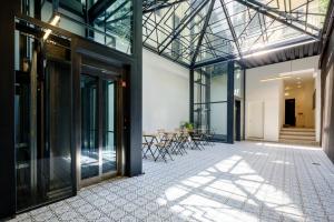 Art Deco 22 Luxury 2BR Apartment Downtown Metro AC