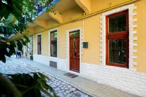 Wind Queen Apartment with Air Condition