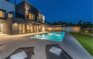 Cozy Home In Lun With Sauna