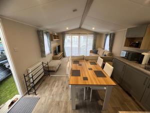 J2 static caravan at Fairway Holiday Park