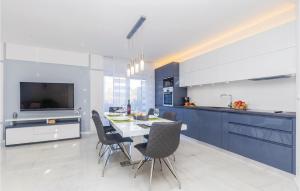 Cozy Home In Malinska