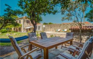Pet Friendly Home In Osor