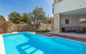 Lovely Home In Kolanjski Gajac With Wifi