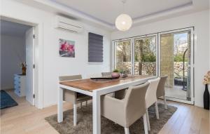 Lovely Home In Kolanjski Gajac With Wifi