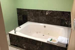 American Inn & Suites LAX