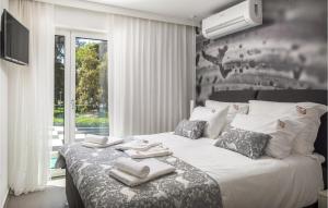 8 Bedroom Gorgeous Home In Zadar