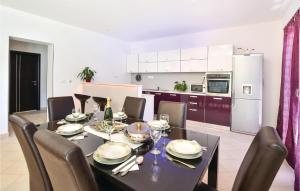 Three-Bedroom Apartment In Split