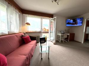 Bright apartment close to center