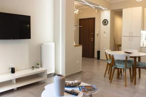 Fresh Apartment Near Acropolis Fast WiFi