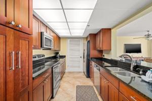 Beautiful Long Beach Condo unit 1-1206! TWO Gulf Masters!