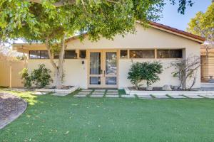 Less Than 1 Mi to Beach and Pepperdine Airy Malibu Studio