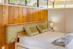 Stroll to Beach and Pepperdine Airy Malibu Studio