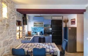 Gorgeous Apartment In Slatine With Wifi