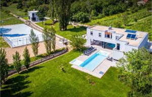 Cozy Home In Donji Prolozac With Sauna