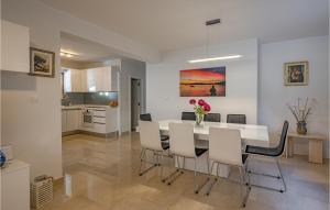 Lovely Home In Sevid With Wifi