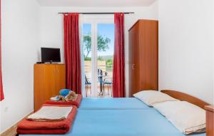 Gorgeous Apartment In Baska Voda 