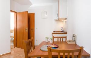 Gorgeous Apartment In Baska Voda 