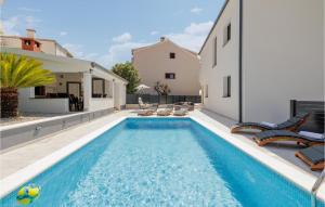 4 Bedroom Awesome Home In Podstrana