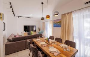 4 Bedroom Awesome Home In Podstrana 