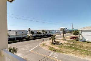 Summer Dayz - Families Love It Here, Just Across from the Beach