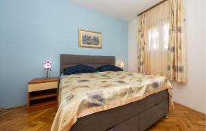 Amazing Apartment In Okrug Gornji 