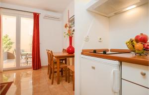 Gorgeous Apartment In Baska Voda 