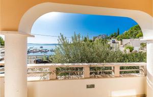 Nice Apartment In Okrug Gornji