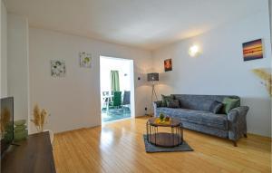 Stunning Apartment In Okrug Gornji