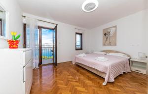 Nice Home In Okrug Donji With Wi-Fi