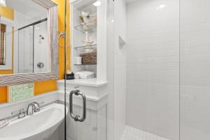 Quaint 2BR25BA Cottage Nestled Between 30A & Panama City Beach! Sleeps 6!