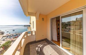 Awesome Apartment In Okrug Gornji