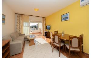 Awesome Apartment In Okrug Gornji