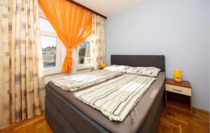 Awesome Apartment In Okrug Gornji