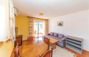 Awesome Apartment In Okrug Gornji